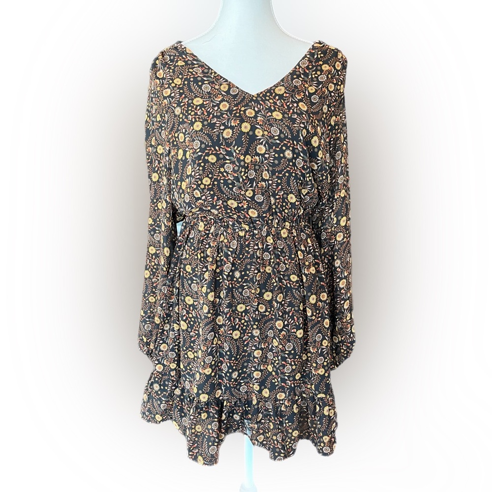 Evereve Olivia Dark Floral Long Sleeve Dress Size Small.